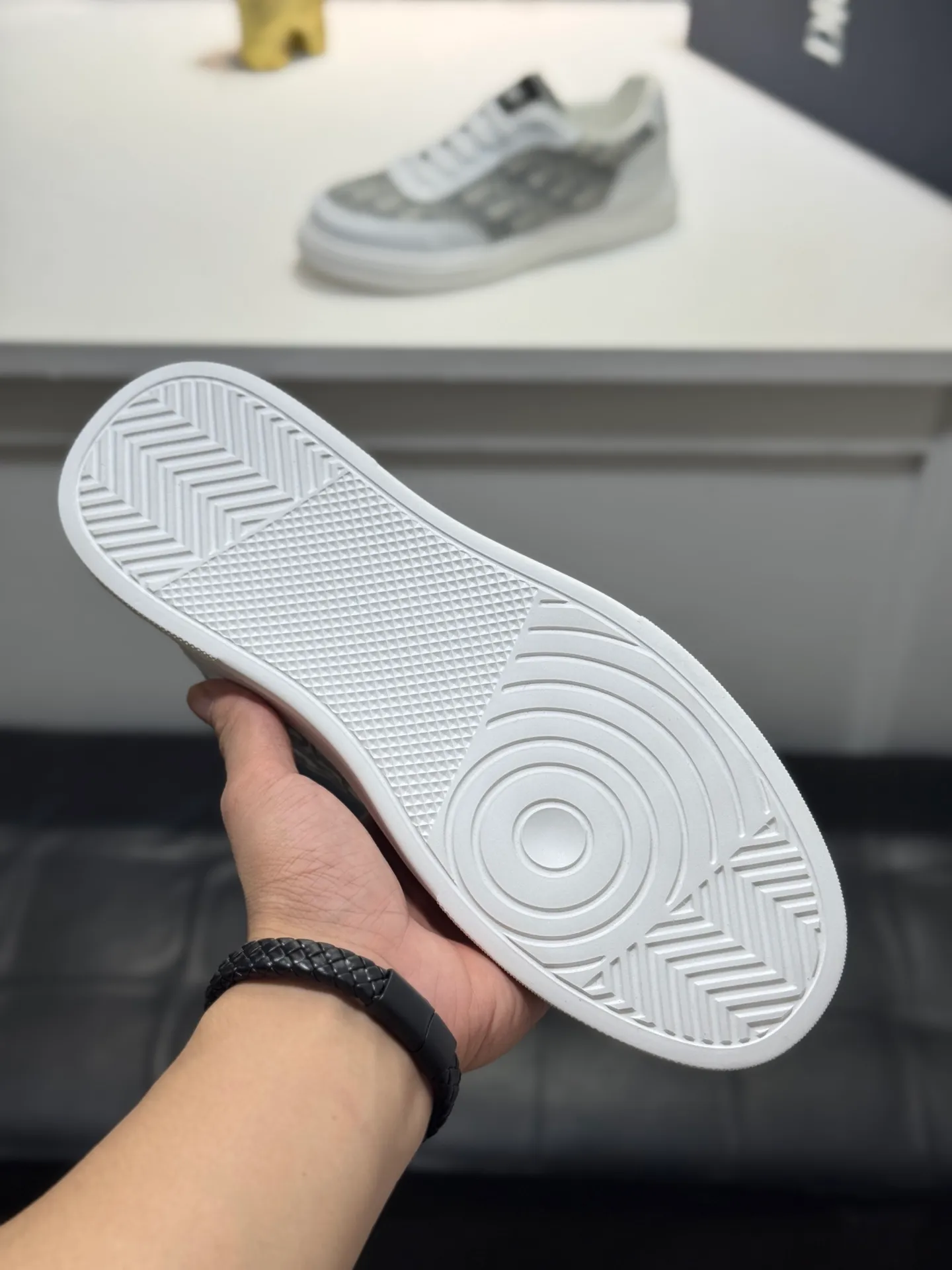 Men's men's shoes 💰400 [New model] 🌂🌂Dior (Dior) 🆕 Low-top casual shoes, carefully made of first-layer cowhide with canvas, comfortable and breathable ~ rubber soles, enhance style. Fashionable and versatile, it can complement any look. Featuring an exquisite design that is uniquely dynamic and modern, this shoe is part of Dior's legacy and embodies modern elegance. Size: 38-44 (45 customized
